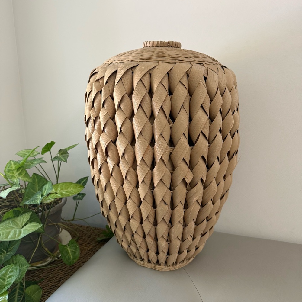 Large Vintage Boho Woven Palm Wicker Rattan Basket
Urns‎ Floor Vase 22"